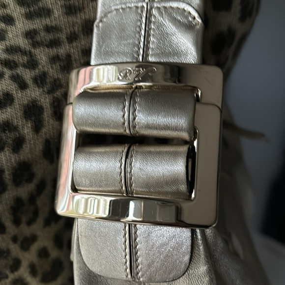 ROGER VIVIER GOLD LEATHER BAG - Picture 7 of 16